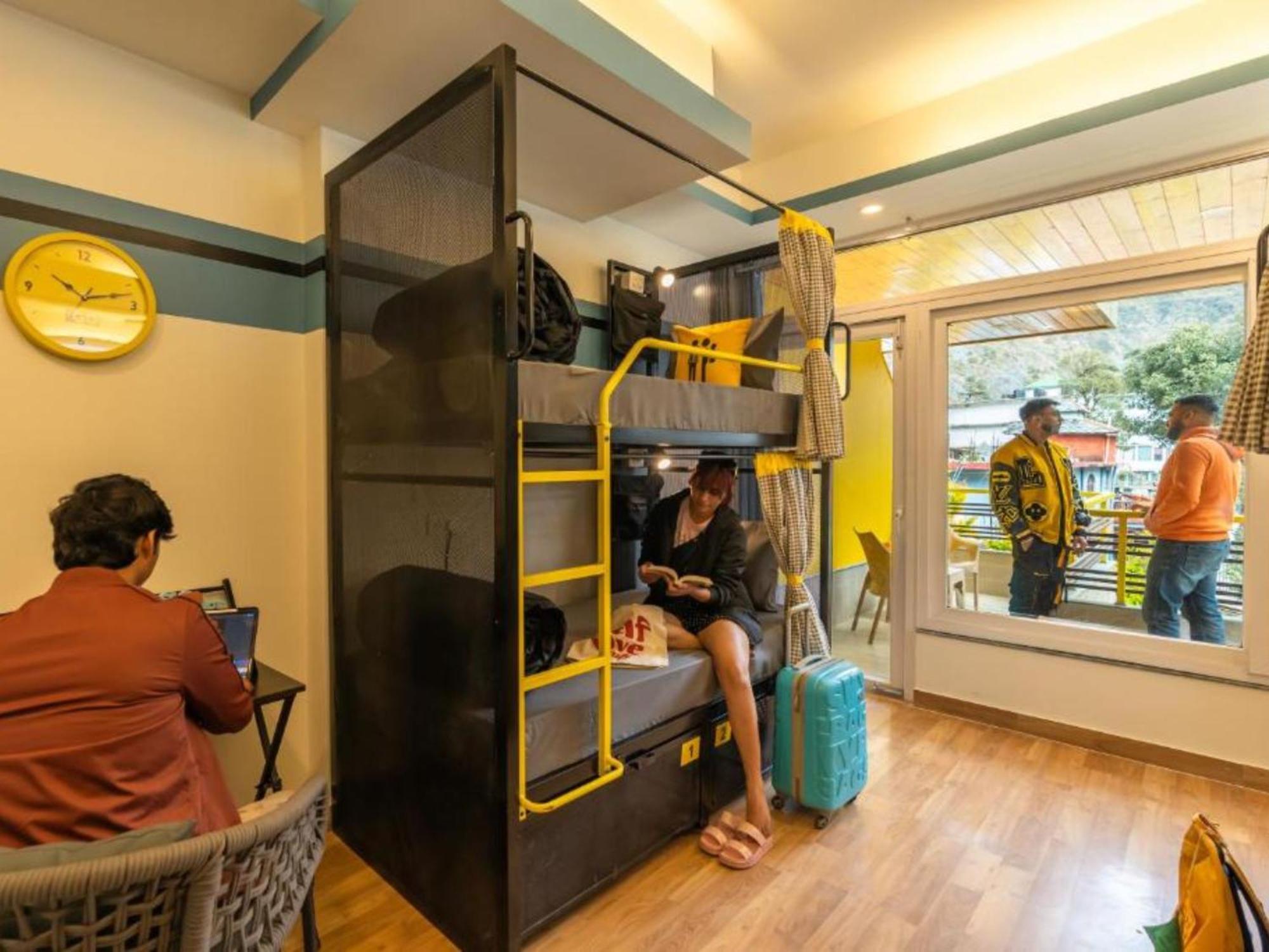Bed in 6 Bed Mixed Dormitory with Balcony and Mountain View
